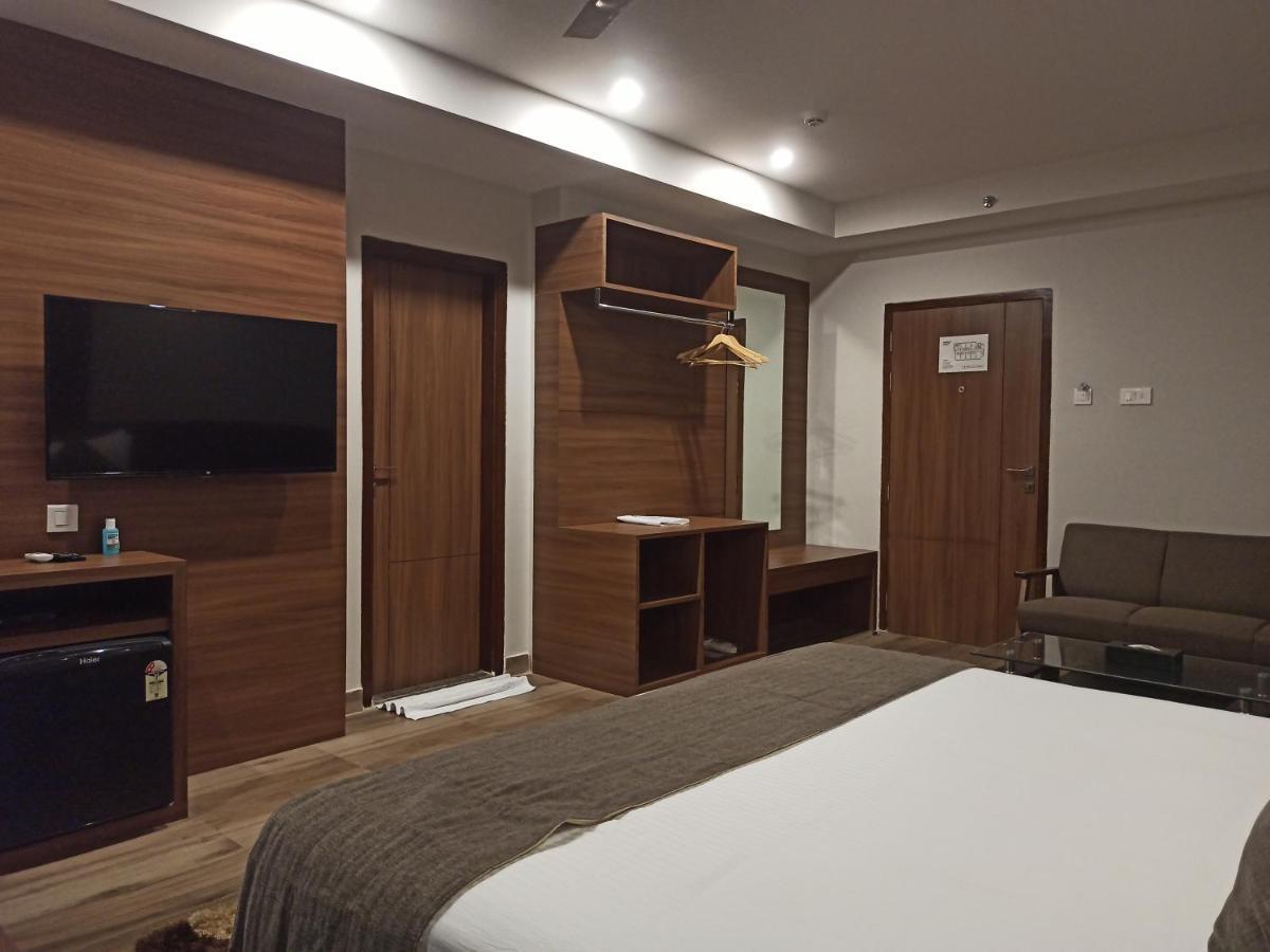 Hotel Tree Fern Dibrugarh Eksteriør bilde